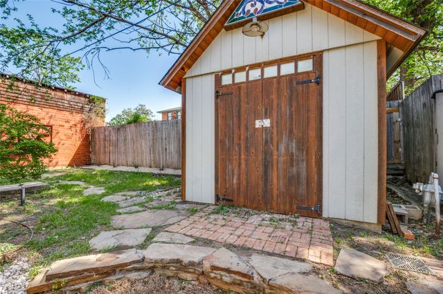 708 Blaylock Drive, Dallas, TX 75203