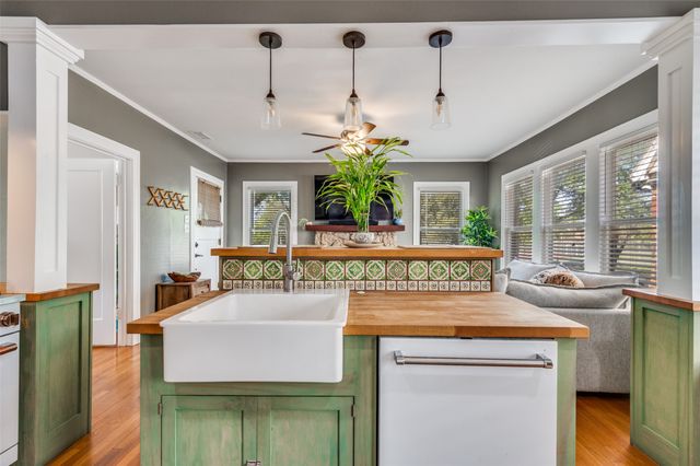 708 Blaylock Drive, Dallas, TX 75203