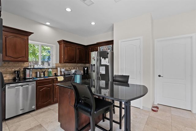 2136 Brownstone Court, Grapevine, TX 76051