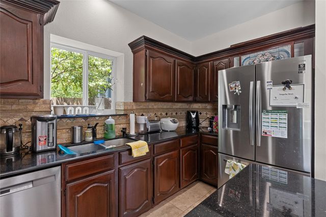 2136 Brownstone Court, Grapevine, TX 76051