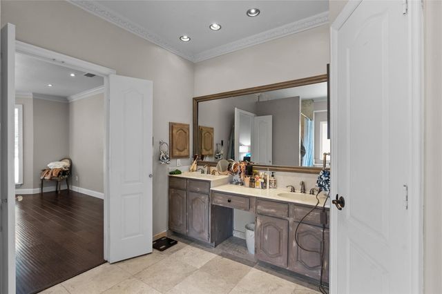 2136 Brownstone Court, Grapevine, TX 76051