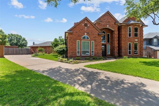 2136 Brownstone Court, Grapevine, TX 76051