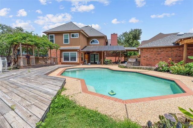 2136 Brownstone Court, Grapevine, TX 76051