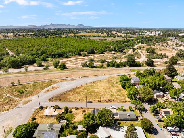 760 Sycamore Ave, Olivehurst, CA 95961