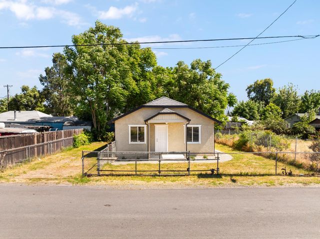 760 Sycamore Ave, Olivehurst, CA 95961