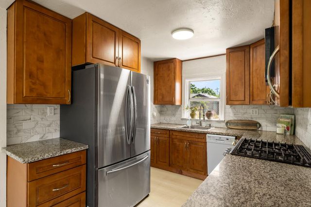 760 Sycamore Ave, Olivehurst, CA 95961