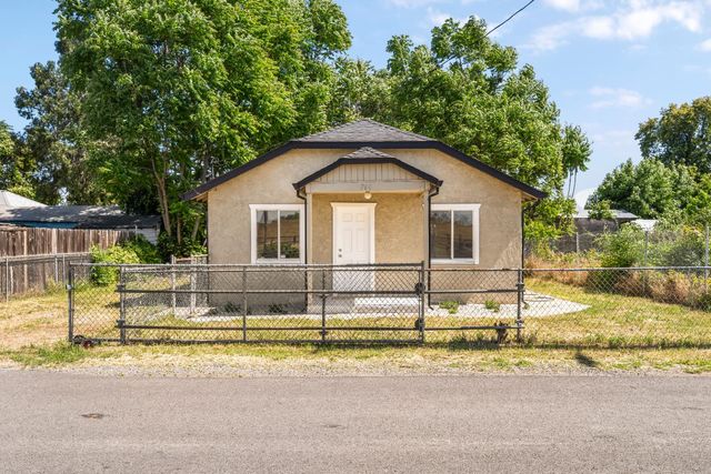 760 Sycamore Ave, Olivehurst, CA 95961