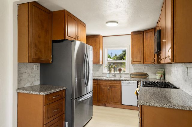 760 Sycamore Ave, Olivehurst, CA 95961