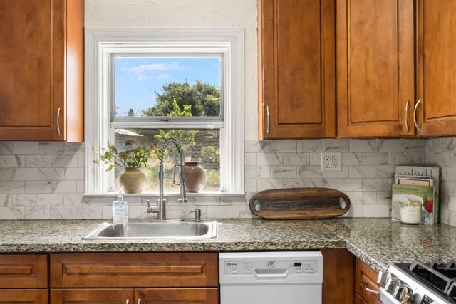 760 Sycamore Ave, Olivehurst, CA 95961