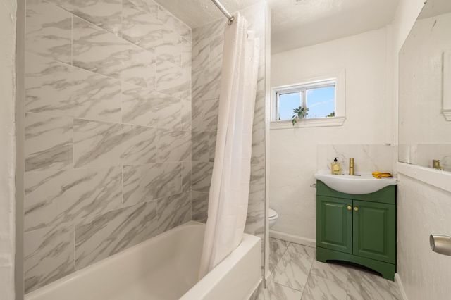 760 Sycamore Ave, Olivehurst, CA 95961