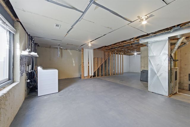 1323 W Nottingham Cir, Wichita, KS 67204