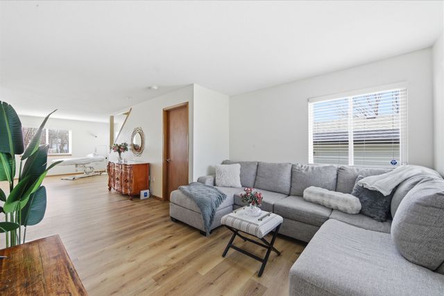 1323 W Nottingham Cir, Wichita, KS 67204