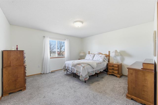 1323 W Nottingham Cir, Wichita, KS 67204