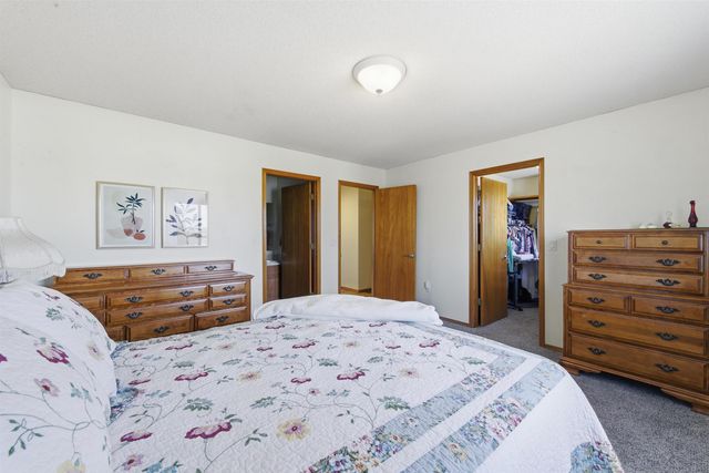 1323 W Nottingham Cir, Wichita, KS 67204