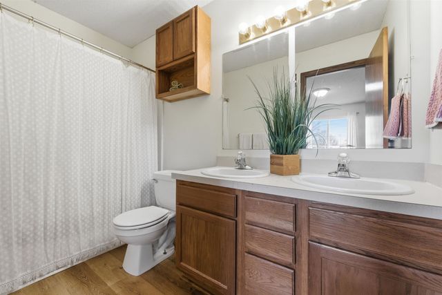 1323 W Nottingham Cir, Wichita, KS 67204