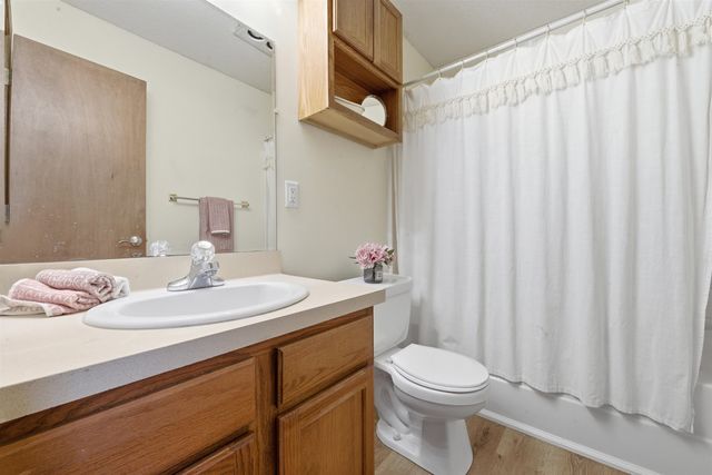 1323 W Nottingham Cir, Wichita, KS 67204