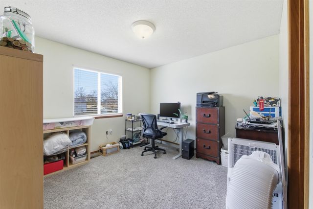 1323 W Nottingham Cir, Wichita, KS 67204