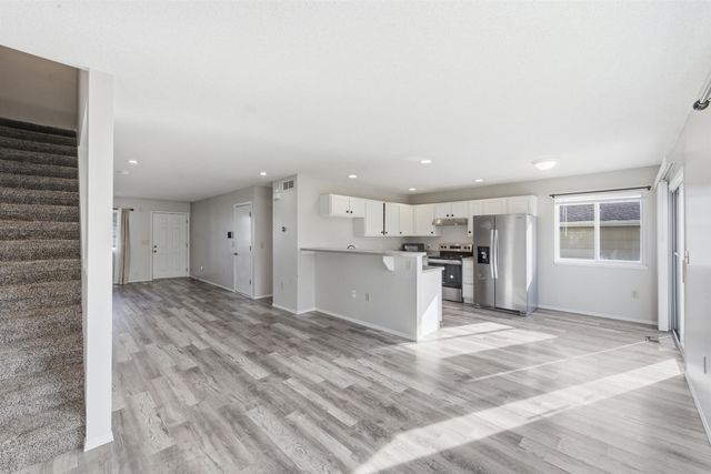 1323 W Nottingham Cir, Wichita, KS 67204