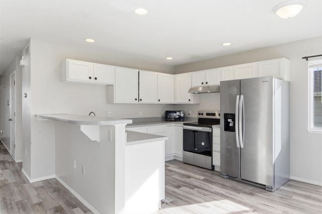 1323 W Nottingham Cir, Wichita, KS 67204