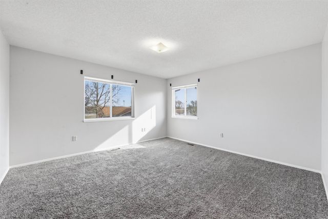 1323 W Nottingham Cir, Wichita, KS 67204