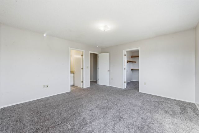 1323 W Nottingham Cir, Wichita, KS 67204