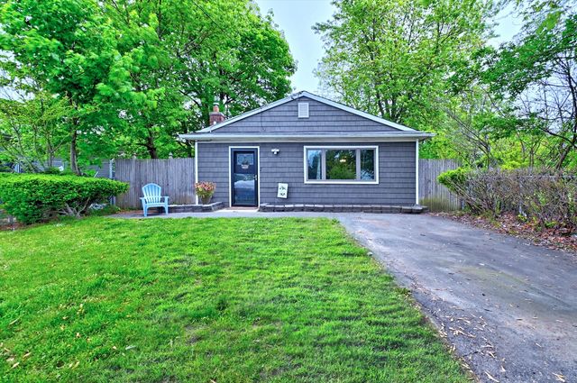 80 Saint Anns Avenue, Copiague, NY 11726