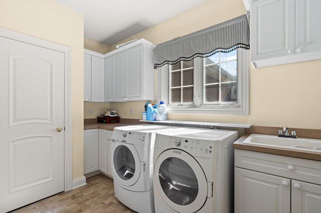 855 Pingel Place, Crown Point, IN 46307