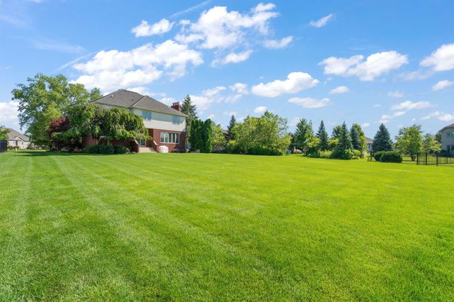 855 Pingel Place, Crown Point, IN 46307