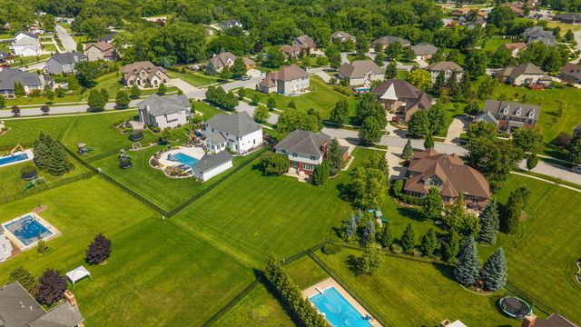 855 Pingel Place, Crown Point, IN 46307