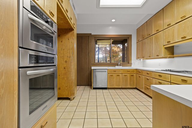 196 N Peaceful Woods Trail, Holly Lake Ranch, TX 75765