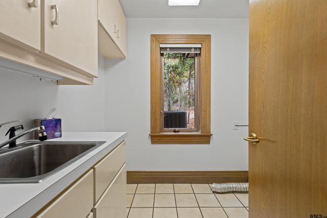 196 N Peaceful Woods Trail, Holly Lake Ranch, TX 75765