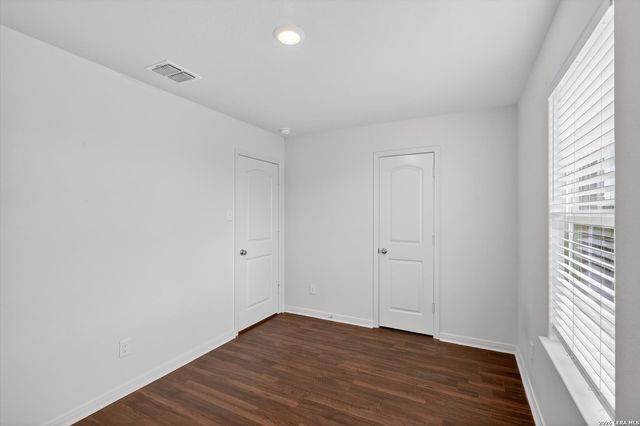 3819 LEIGHTON HBR, Von Ormy, TX 78073