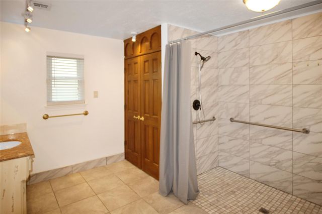 1106 Castle Hill Trail, Kingwood, TX 77339