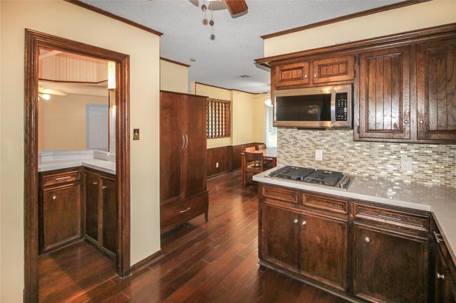 1106 Castle Hill Trail, Kingwood, TX 77339