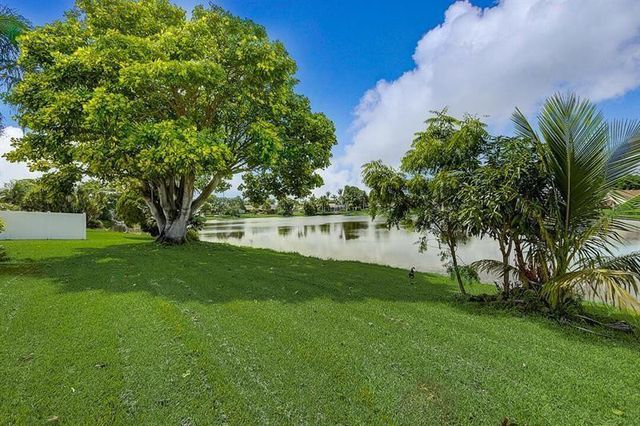9387 Richmond Circle, Boca Raton, FL 33434
