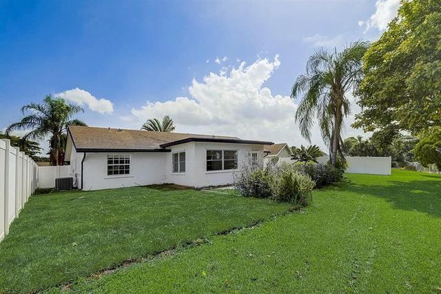 9387 Richmond Circle, Boca Raton, FL 33434