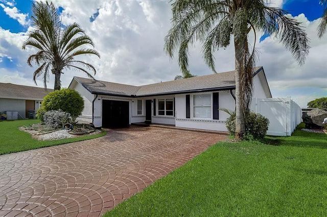 9387 Richmond Circle, Boca Raton, FL 33434