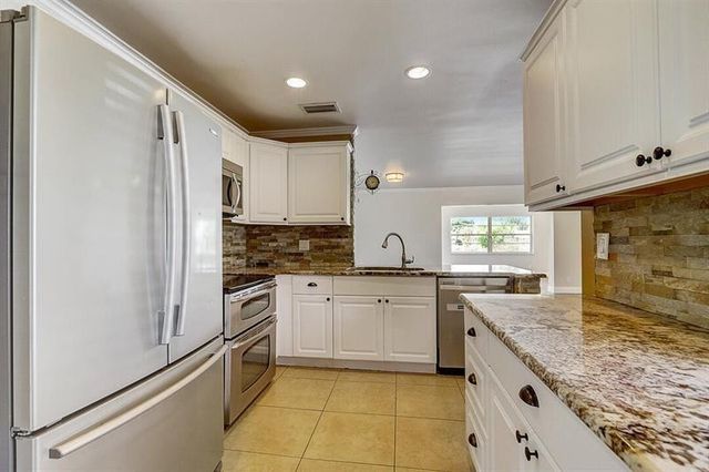 9387 Richmond Circle, Boca Raton, FL 33434