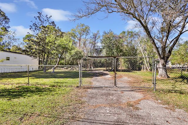 400 County Road 4023, Dayton, TX 77535