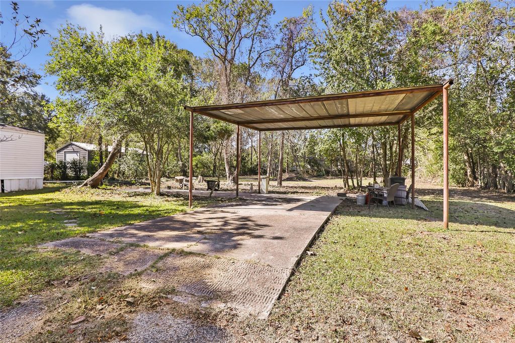 400 County Road 4023, Dayton, TX 77535