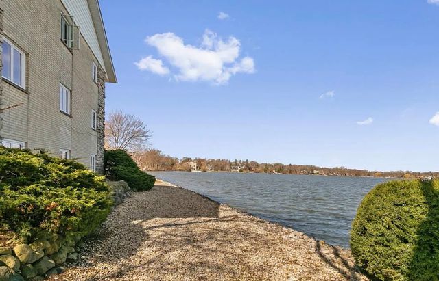84 W BELVIDERE Road 303, Grayslake, IL 60030