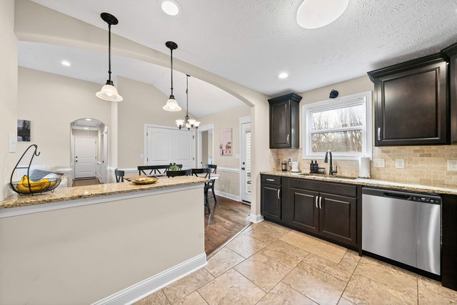 656 Deer Ridge Dr, Clarksville, TN 37042