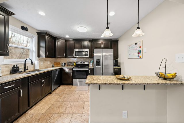 656 Deer Ridge Dr, Clarksville, TN 37042