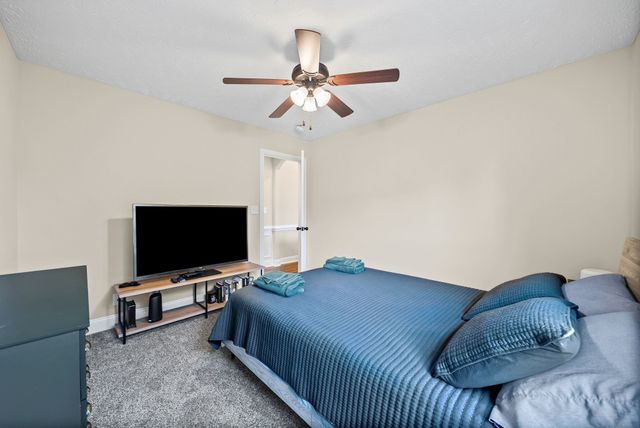 656 Deer Ridge Dr, Clarksville, TN 37042