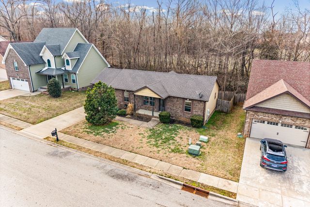 656 Deer Ridge Dr, Clarksville, TN 37042