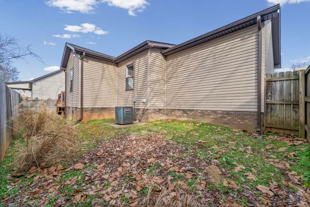 656 Deer Ridge Dr, Clarksville, TN 37042