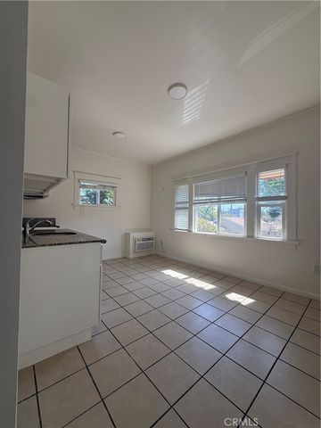 1085 Hoffman Avenue 11, Long Beach, CA 90813
