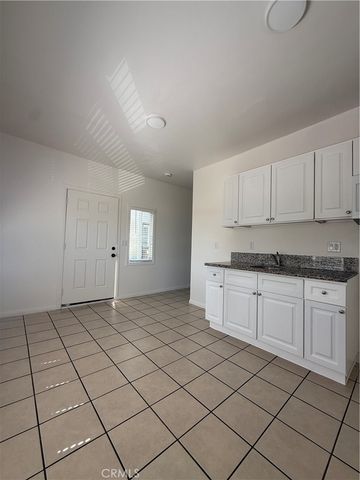 1085 Hoffman Avenue 11, Long Beach, CA 90813