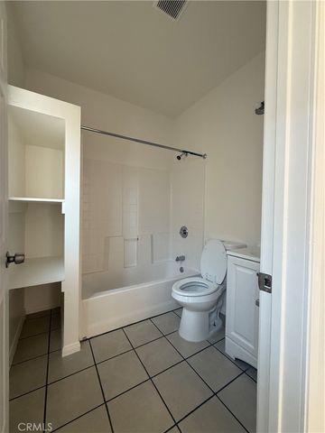 1085 Hoffman Avenue 11, Long Beach, CA 90813