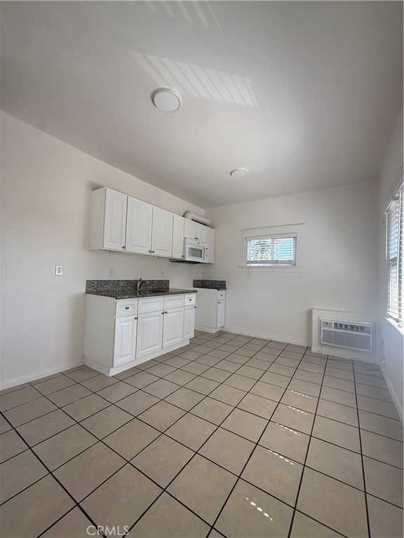 1085 Hoffman Avenue 11, Long Beach, CA 90813